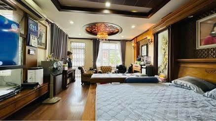 Nhà 8 tầng thang máy ngõ ô tô vào nhà khu phố cổ Cát Dài - 96m2 - mt 6,35m - hướng mát mẻ - 1