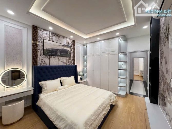 Nhà đẹp Lý Phục Man Q7, 500m ra Vincom Nam Long, 4x17m, 4 tầng, giá 9.9 tỷ - 1