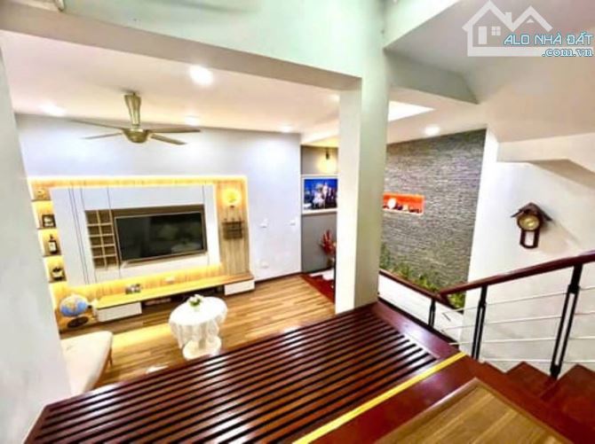 SIÊU PHẨM NHÀ ĐẸP MỄ TRÌ: 40M2 5 TẦNG - LÔ GÓC - DÂN XÂY - NGÕ THÔNG - Ô TÔ QUA NHÀ! - 1