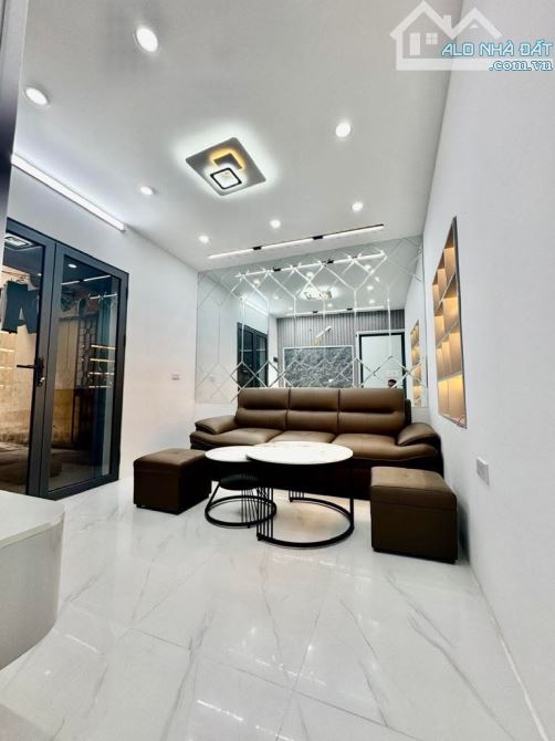 3.9TỶ - Tầng 1 Nhà Tập Thể in Ngân Hàng - Quan Thổ - Đống Đa. DT sử dụng 80m2 x 2 Ngủ  rộn - 1