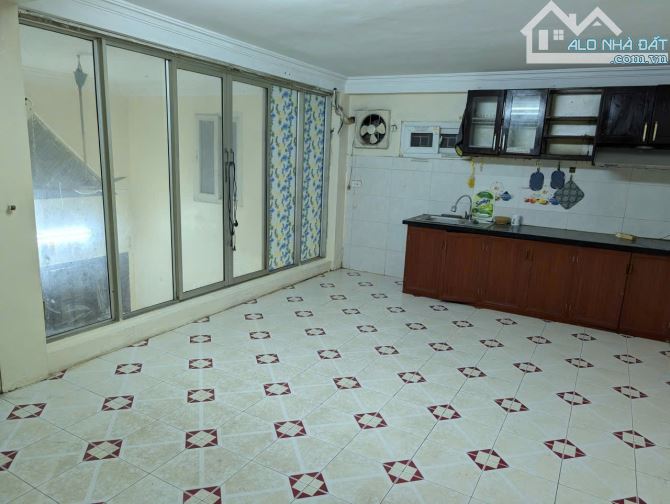 Nhà dân xây đúng 30m ra mặt phố Đội Cấn, ngõ ba gác tránh Sh, 4T MT5.1m giá chỉ 8.2 tỷ - 1