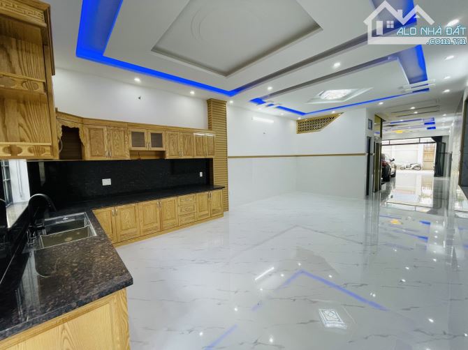 Bán khách sạn 1T3L - 1 tum có thang máy – hẻm ô tô tránh nhau - P.2 DT 141m² – Giá 16.5 tỷ - 1