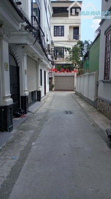 Bán Nhà trung tâm Ngọc Thuỵ 41m 5T MT 4m 10.6 gara ô tô - 1