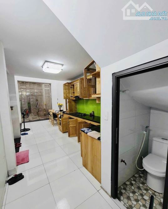 Cho thuê nhà nguyên căn ngõ 205 Định Công Thượng, 5 tầng x 40m2, 3 ngủ, 11 Triệu/th - 1