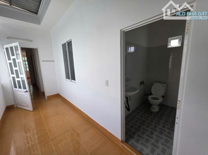 Nhà 2 tầng TĐC Hòn Sện Vĩnh Hòa dt 70m2 đường ô tô né nhau cách biển 700m - 1