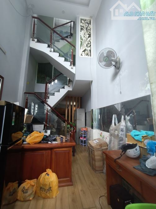 Bán nhà NGON , Phước Long, TP HCM, DT 160m2, 3 tầng, 14 phòng, Sổ Hồng, giá 9.35 tỷ. LH: - 1