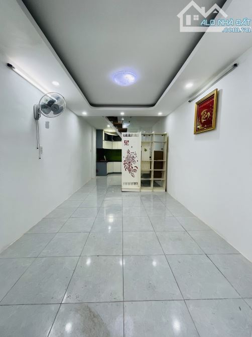 Bán nhà Nguyễn Cư Trinh Quận 1- Gần 30m2- 2PN- Gần hxh sát MT- Shr hoàn công đủ- 3 Tỷ x - 1