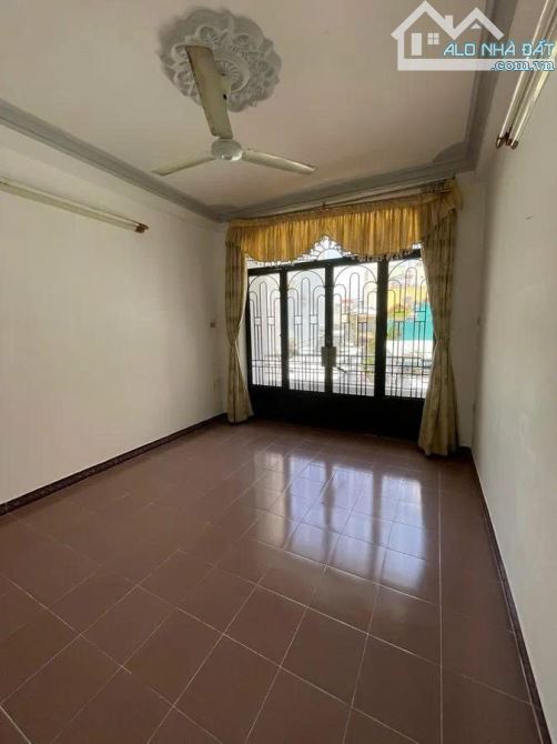 BÁN NHÀ ĐẤT THÁNH  – P.6, TÂN BÌNH –37m²(3.5 x 10.5m)- CHỈ 5.9 TỶ TL-  3 TẦNG  4 PN - 1