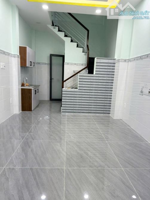Nhà mới 2lầu/ST cách MT vài căn Tùng Thiện Vương P12Q8 - 1