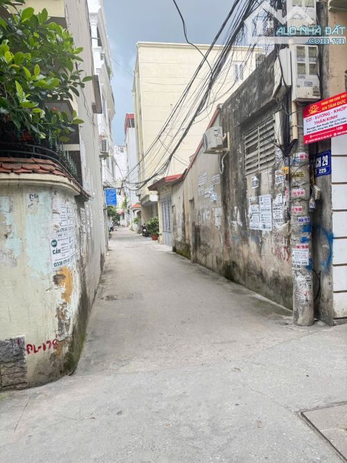 ⸻  BÁN ĐẤT TẶNG NHÀ CẤP 4 – NGÕ 225 NGÔ GIA TỰ, HẢI PHÒNG  • Diện tích: 93,9m²  • Hướng: T - 1