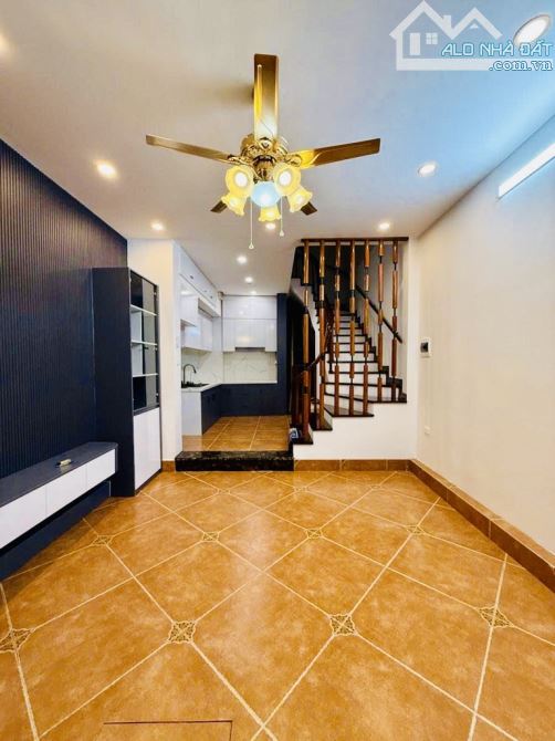 Nhà phố Nguyễn Khang - Dân xây - mới 100% - Ô tô vào nhà - giá nhỉnh 10 tỷ - 1