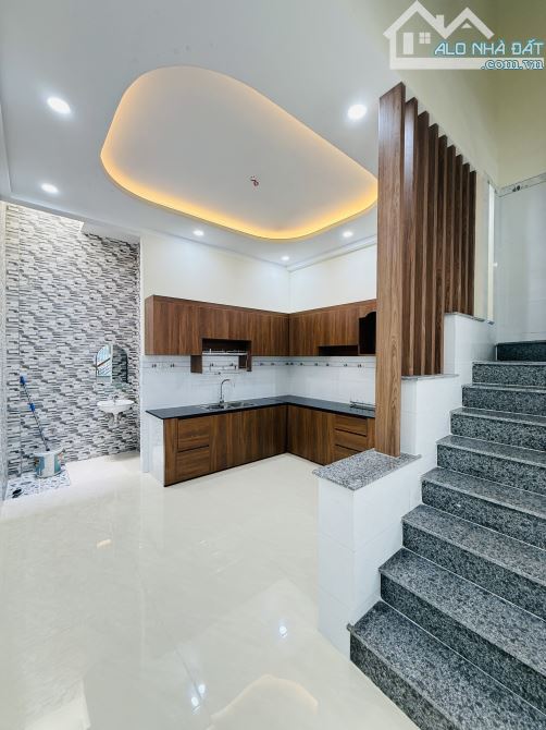GIÁP TÂN PHÚ - DT: 62m2  ( 4,2 X 15 ) - NHÀ BTCT 2 TẦNG 2PN 3WC - KIÊN CỐ – CHỈ NHỈNH 6 TỶ - 1