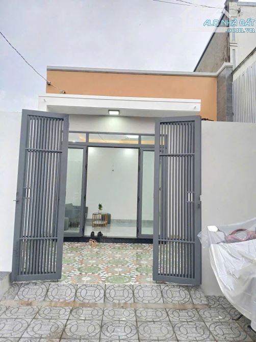 Bán gấp căn nhà cấp 4 100m2 ở Tân Thông Hội giá 795 triệu sổ hồng riêng - 1