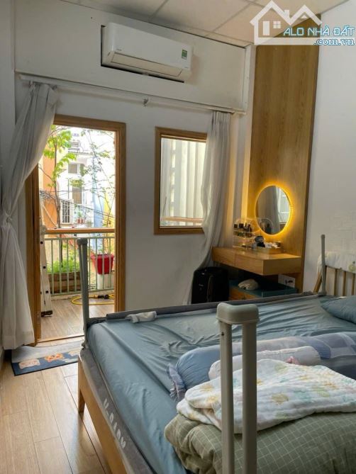 Bán nhà đẹp Thích Quảng Đức, Phường 5 Phú Nhuận, tặng full nội thất, nhỉnh 5 tỷ TL. - 1