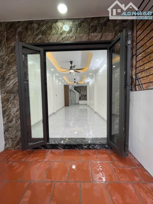 NHÀ MỚI CỤM THƯỢNG THANH - VIỆT HƯNG - 54M2 - 5 TẦNG - 20M RA ĐƯỜNG 3 LÀN XE - 6,X TỶ - 1