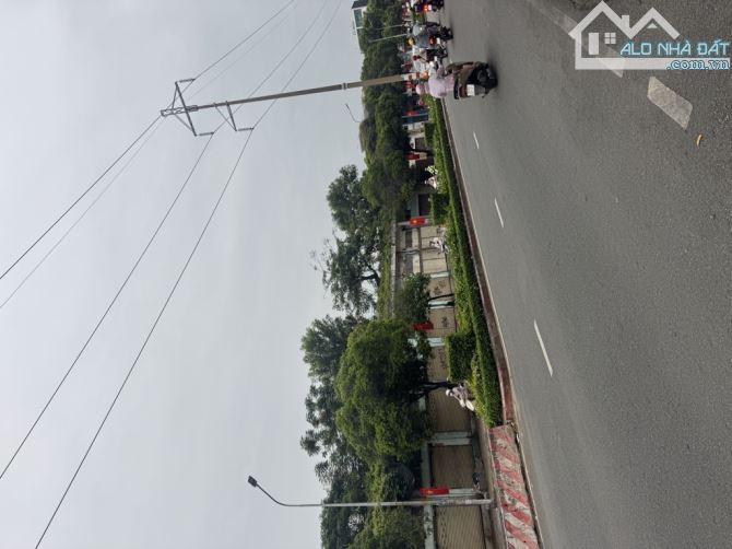 🏡B.án n.hà Lạc Long Quân - 68m2 - 3 T.ầng - N.gang 4m - HXH , An ninh - 8pn 🏡 - 1