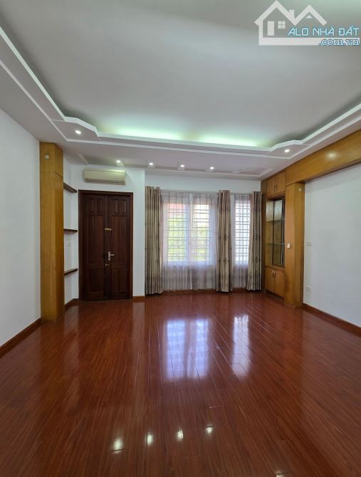 Bán nhà mặt ngõ 3 Phạm Tuấn tài, phân lô, đường 3 ô tô tránh vỉa hè đẹp, đủ công năng. - 1