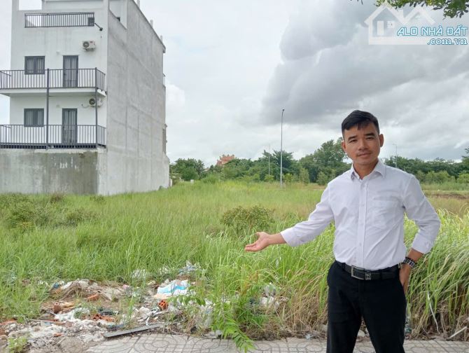 Bán đất tại Đức Hoà, Long An giáp ranh thành phố Hồ Chí Minh giá 15 triệu/m2 - 1