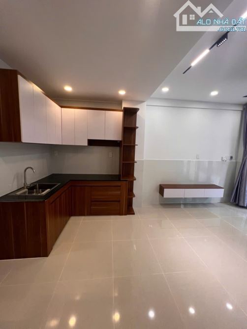 Bán nhà Tân Bình hẻm rộng, chỉ 4.x tỷ - 1