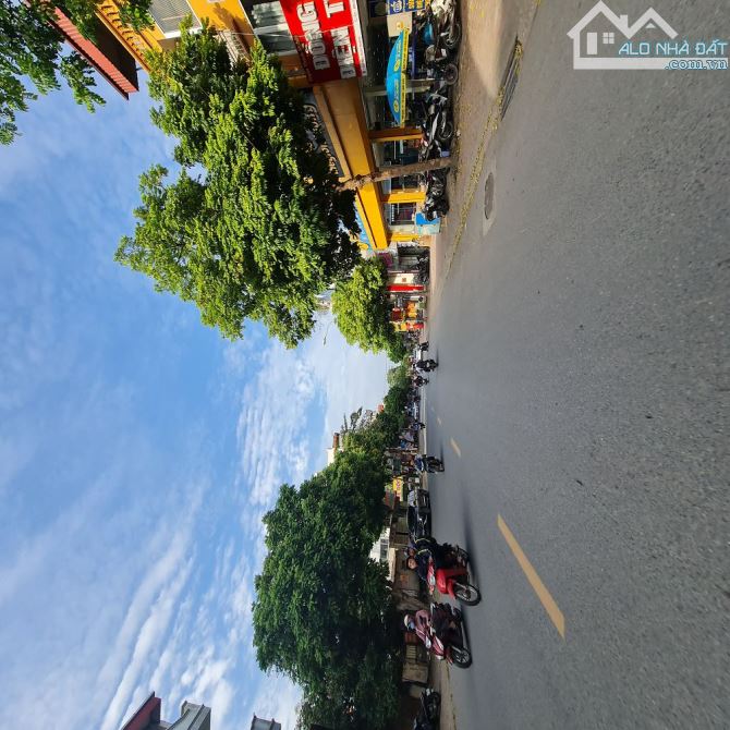 Bán đất Trâu Quỳ, Gia Lâm, 56m2 ô tô, 2 nhà ra trục chính cổng học viện. Lh - 1