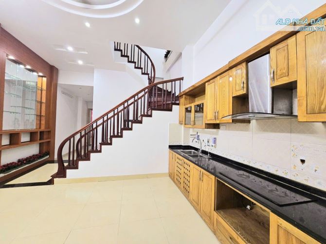 Bán nhà phân lô 3 ô tô tránh phố Phạm Tuấn Tài 58mx5T, MT 5m, vỉa hè, ở KD, nhỉnh 31 tỷ. - 1
