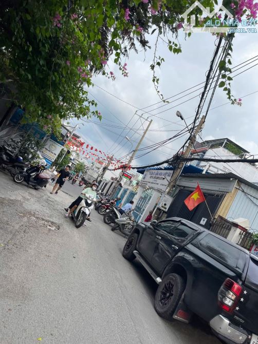 HXT 🚚 thông - 4 tângg BTCT 3PN Master- Gần Emart - 1