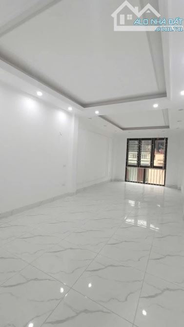 BÁN NHÀ ĐẸP KIM GIANG- THANH TRÌ - 44m² – 7 TẦNG THANG MÁY –12.5 TỶ Ô TÔ ĐỖ CỬA - 1