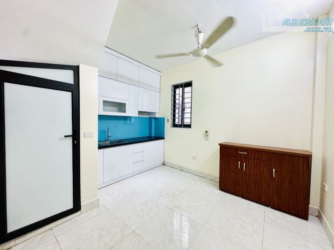 Có 1 không 2 :Nhà  Mới Đẹp Nguyễn Văn Linh  -Thạch Bàn  -Ngõ Nông - 4 Ngủ - 2 Thoáng  Ở Lu - 1