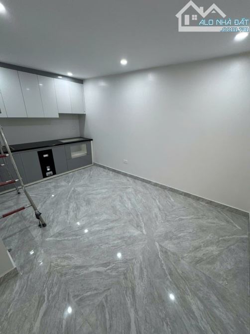 Bán nhà mặt ngõ ô tô đỗ cửa 3.5 tầng sạch sẽ đẹp 2 mặt thoáng mát tuyến 2 Ngô gia tự - 1
