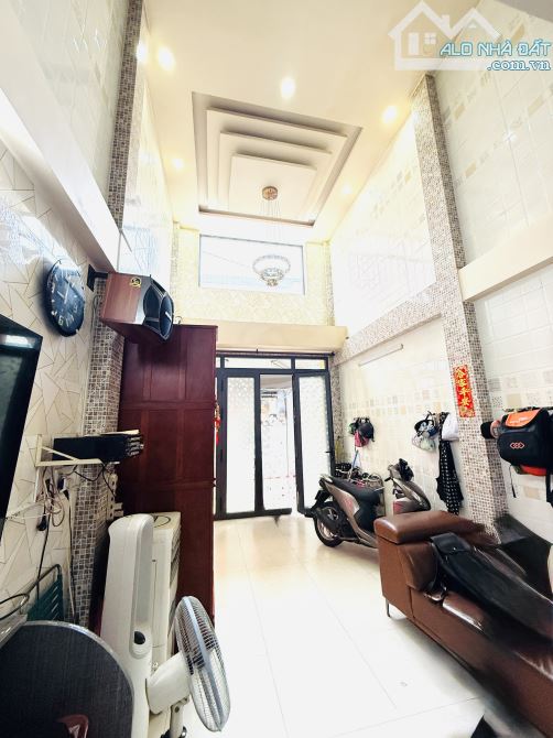 QUẬN 6 – HẺM XE HƠI -  PHAN VĂN KHỎE – 5 TẦNG – 5PN - 6WC - CHỈ NHỈNH 8 TỶ - 1