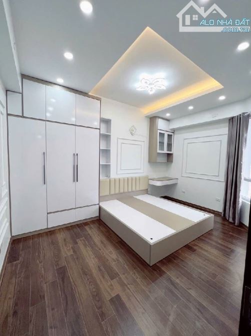 CHỦ CẦN BÁN NHANH - GIẢM NGAY 150TR - CẦU GIẤY - NHÀ ĐẸP - XINH XẮN - 90M - NHỈNH 7 TỶ - 1