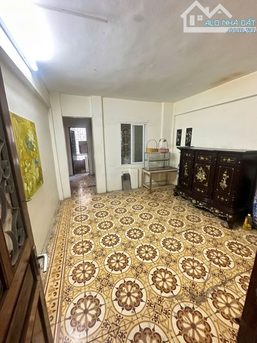 Cần bán Tập Thể Bách Khoa - Tầng 2 - 90m2 x 3 ngủ 1 khách 1 bếp 1 phòng ăn 2 bancong 2 vs - 1