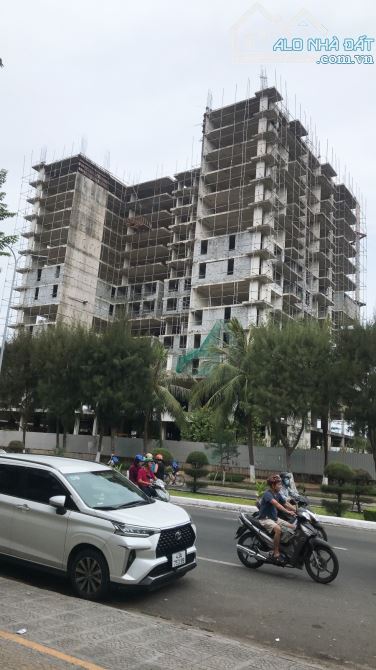 Mặt tiền Nguyễn Tất Thành, Thanh Khê, Đà Nẵng, lô đôi 250m2, có sẵn nhà hàng 2 tầng. - 1