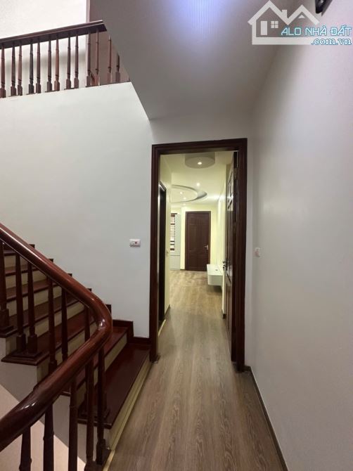 Cần Bán Gấp, OTO gần phố Ngọc Thuỵ Ở Sướng 35m x 5T Giá 8tỷ TL mạnh - 1