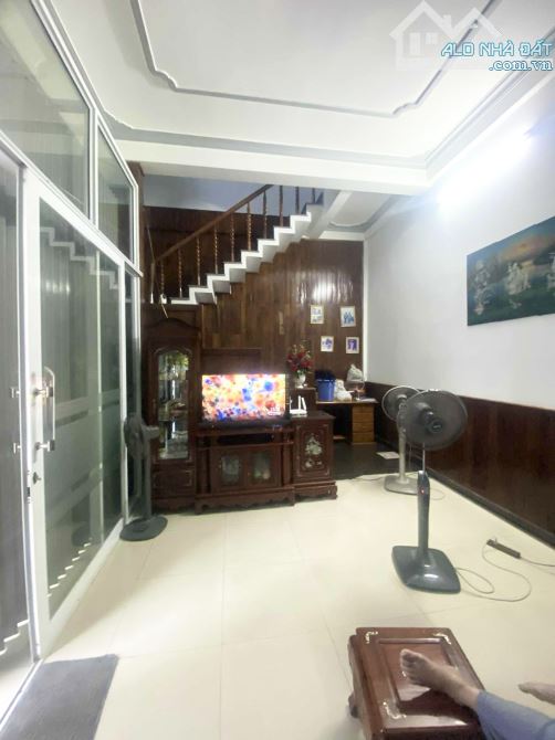 CHUYỂN NHƯỢNG NHÀ 2 TẦNG 101,5m2, HẺM RỘNG 4m SAU CĂN MẶT TIỀN NGUYỄN THÁI HỌC, QUI NHƠN. - 1