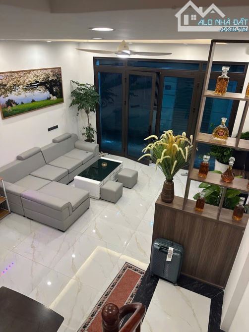 Ngon bổ rẻ - Bán nhà phố Minh Khai - Nhà đẹp, lô góc, ngõ thông - 38m chỉ hơn 5 tỷ?