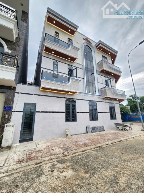 Bán nhà 2 mặt tiền giá rẻ, full nội thất, p.Bình Chuẩn, Tp.Thuận An chỉ 5,5 tỷ TL M6331 - 1