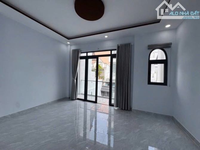 Hẻm xe hơi 1 / đường Bưng Ông Thoàn , P Phước Long B , Q9
5x20 , 2 tầng , 4 PN, 3 Wc - 1
