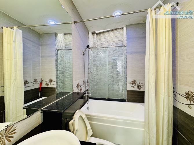 NHÀ 6 TẦNG- DÒNG TIỀN 20 TRIÊU-NGAY KHU ĐẮC ĐỊA NHẤT QUẬN PHÚ NHUẬN - 7.55 TỶ - 12