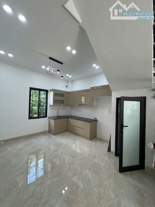 Bán nhà 3 tầng mới tinh, hướng Đông Nam ngõ chợ 208 Nguyễn Trung Thành, Hùng Vương, HB - 2