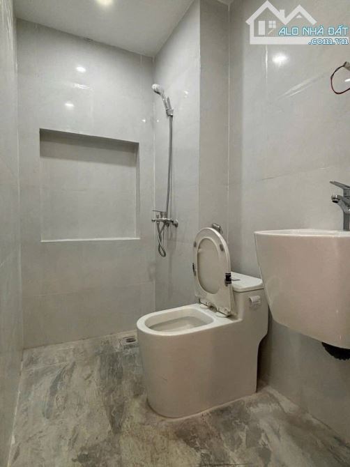 CHÍNH CHỦ CẦN BÁN NHÀ PHỐ CHÍNH KINH QUẬN THANH XUÂN.DT 47M2 7T MT4,2M GIÁ 13,5 TỶ - 2