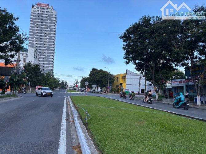 Bán cặp đất mặt tiền Vương Thừa Vũ cách biển vài bước đi bộ cạnh tháp của Sun Group - 2