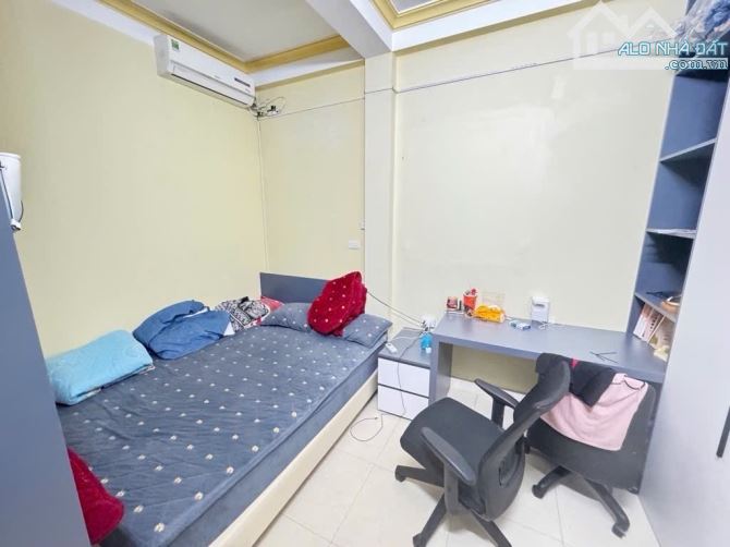 🏡 NHÀ 3 TẦNG XỊN XÒ – Ở NGAY – NGÕ THÔNG, Ô TÔ ĐỖ CỬA 📍 Vị trí: Võng La, Đông Anh (gần C - 2