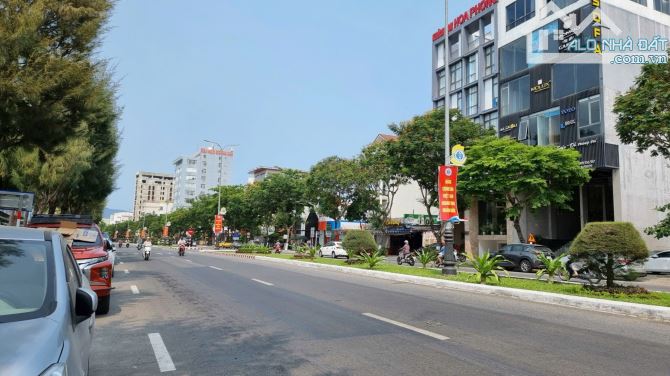 Bán 305m đất 3 mặt tiền đường Nguyễn Tất Thành sát Ông Ích Khiêm ngang 12m giá 42 tỷ Tl - 2
