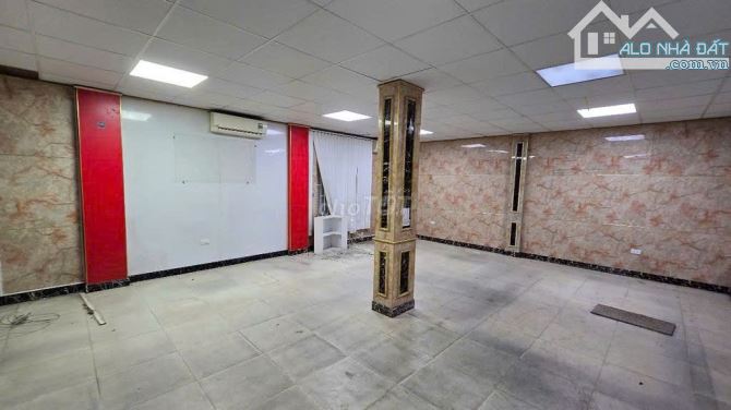 Cho thuê nhà 3 tầng ngõ 31 Phố Hoàng Cầu, Đống Đa. Giá: 31tr - 2
