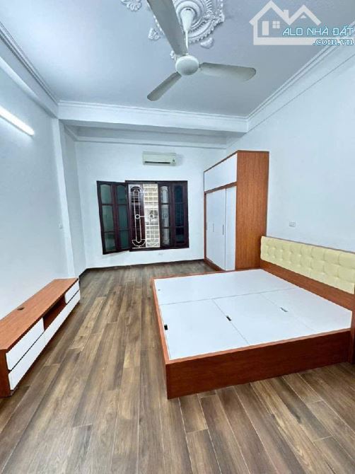 Bán gấp nhà Cầu Giấy 30m², 5 tầng, ngõ nông thoáng, ô tô ngay gần, giá 8.8 tỷ - 2