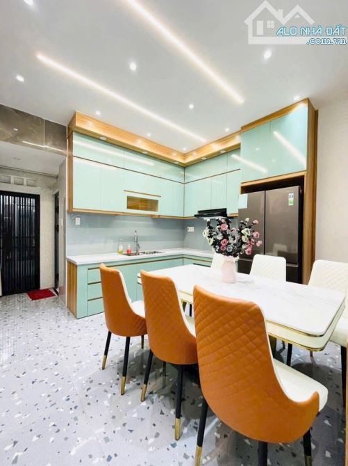 XOAY VỐN KD BÁN NHÀ HỒ BÁ KIỆN,P15,QUẬN 10-GIÁ:5TỶ060/63,6M2(5,3X12)-3 LẦU,4PN-SỔ ĐẸP - 2