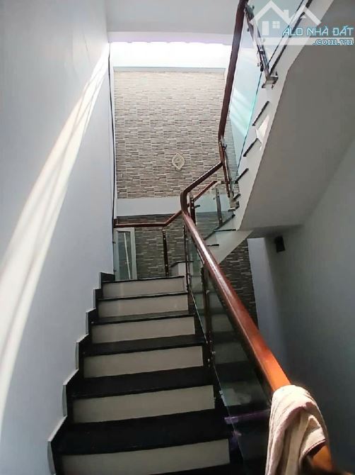 Nhà 3 tầng, 95m2, Trung tâm Phước Long B, Quận 9 - 2
