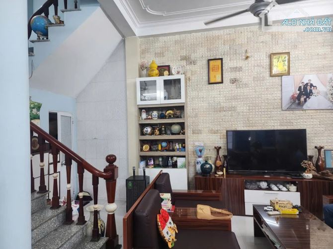 PHÚ MỸ – NAM TỪ LIÊM - 42m²- 5 Tầng -Mặt Tiền 6,4m - Giá chỉ 10,8 TỶ - TẶNG FULL MỘI THẤT - 2