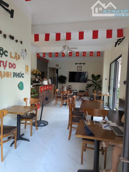 Bán căn hộ chung cư cầu bươu 140m2. 3 phòng ngủ. Kinh doanh. Ô tô đỗ cửa. 13 tỷ - 2